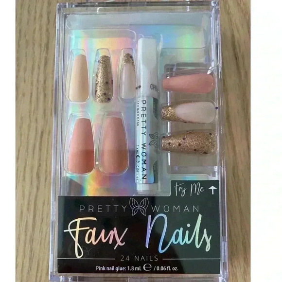 🆕 Pretty Woman Faux Nails Nude & Gold Tones🆕 - Picture 1 of 3